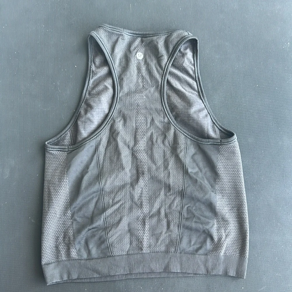 Lululemon tank size  4 charcoal color - Picture 2 of 4